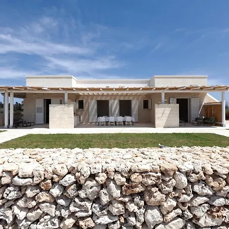 Nyaraló La Reimunda Among Greenery