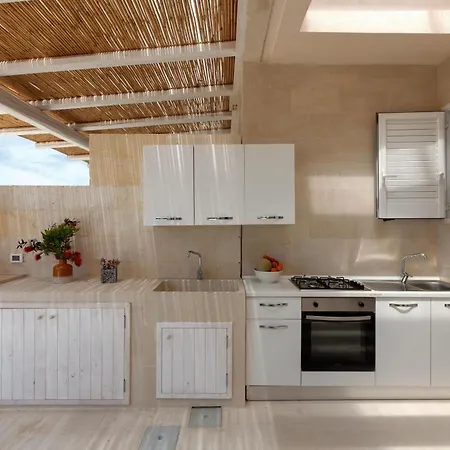 La Reimunda Among Greenery Nyaraló *