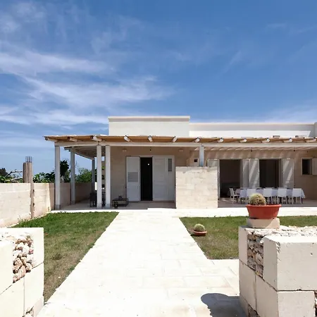 La Reimunda Among Greenery Nyaraló *