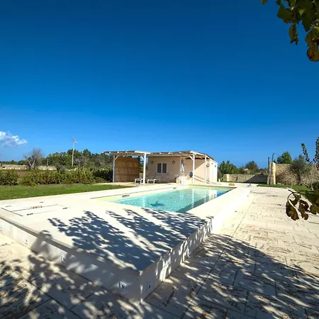 La Reimunda Among Greenery * Otranto